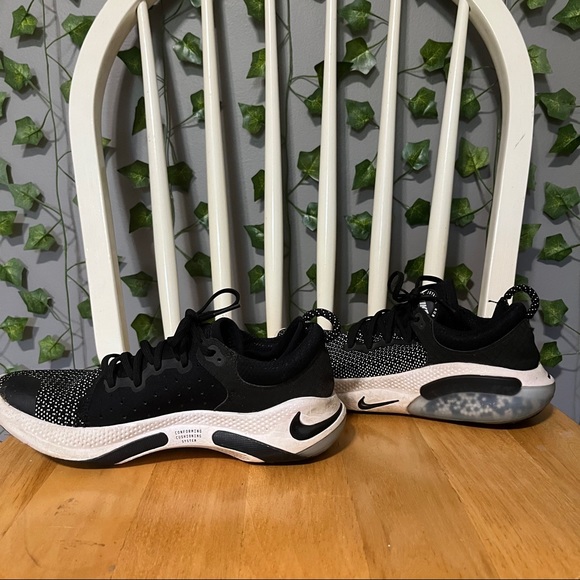 Nike Joyride Run Flyknit “Oreo” shoes - Picture 2 of 5